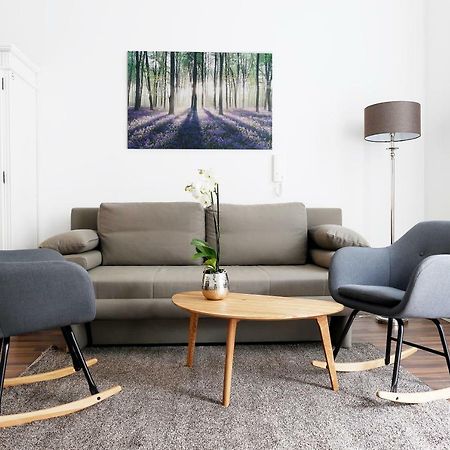 Droy By Rockchair Apartments L Superhost Status L 2 Bedroom Boxspringbeds Next To Center "Kurfuerstendamm" - Cozy Family & Business Flair Welcomes You! Berlin Bagian luar foto