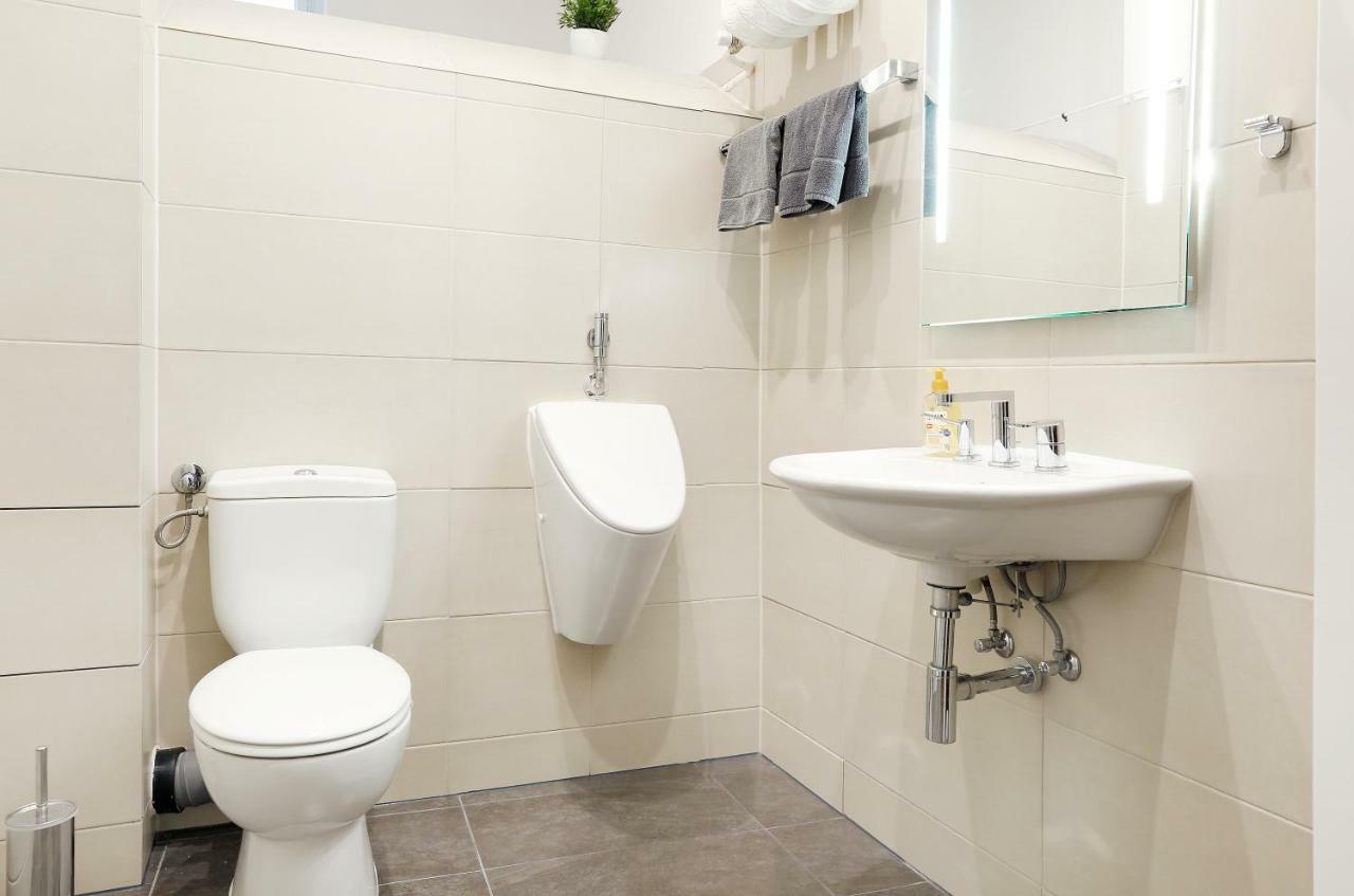 Droy By Rockchair Apartments L Superhost Status L 2 Bedroom Boxspringbeds Next To Center "Kurfuerstendamm" - Cozy Family & Business Flair Welcomes You! Berlin Bagian luar foto